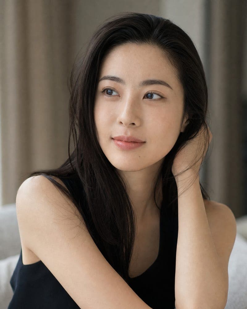 Patient at 5D Smiles after cosmetic treatment
